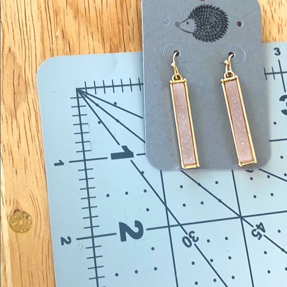 Pink fashion earrings - Picture 3 of 3